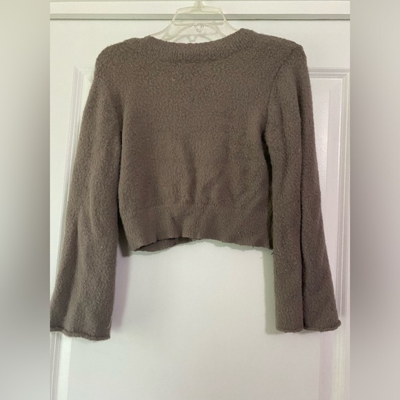 Aritzia Sunday’s Best Cropped V Neck Sweater - Picture 4 of 5